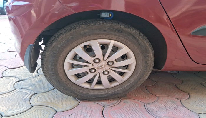 2013 Hyundai i10 MAGNA 1.2, Petrol, Manual, 33,803 km, tyre