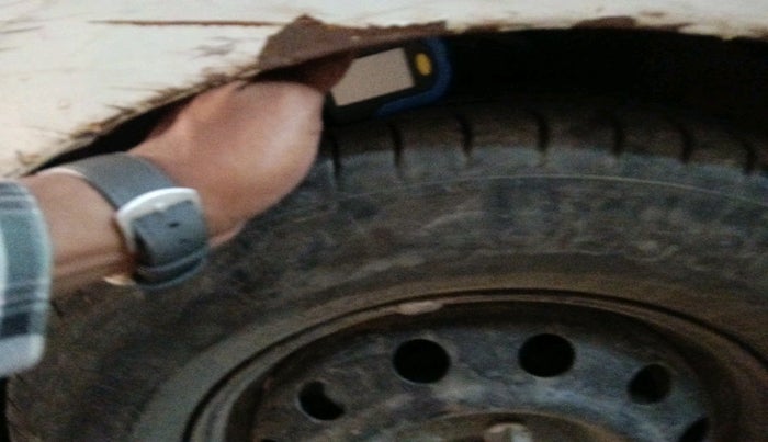 2011 Hyundai i10 MAGNA 1.1, CNG, Manual, 1,10,889 km, tyre