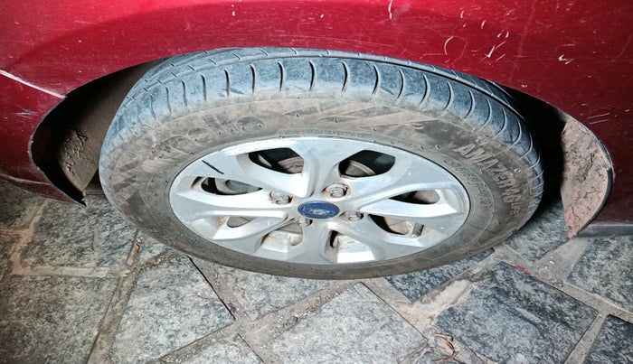 2017 Ford Figo Aspire TITANIUM 1.2 PETROL, Petrol, Manual, 70,640 km, tyre