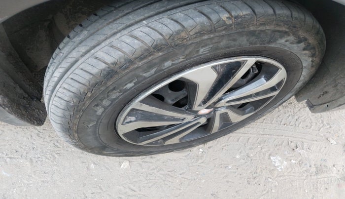 2015 Maruti Swift Dzire VXI, CNG, Manual, 1,07,501 km, tyre