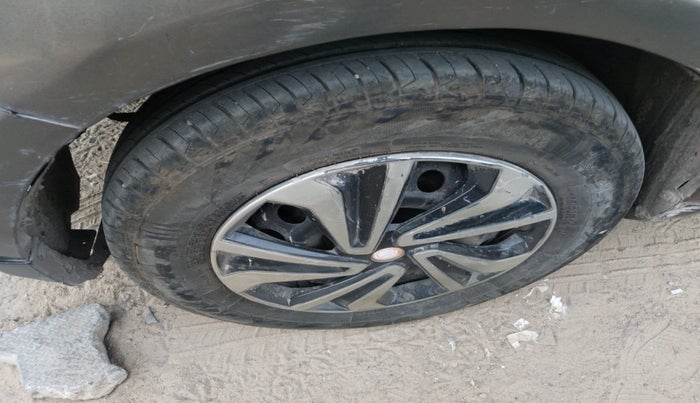 2015 Maruti Swift Dzire VXI, CNG, Manual, 1,07,501 km, tyre