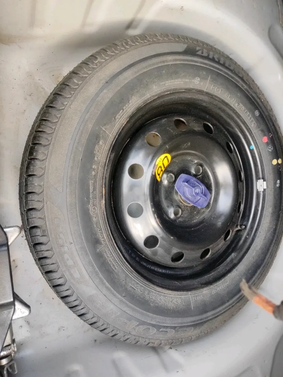 2018 Maruti Dzire ZXI AMT, Petrol, Automatic, 83,744 km, tyre