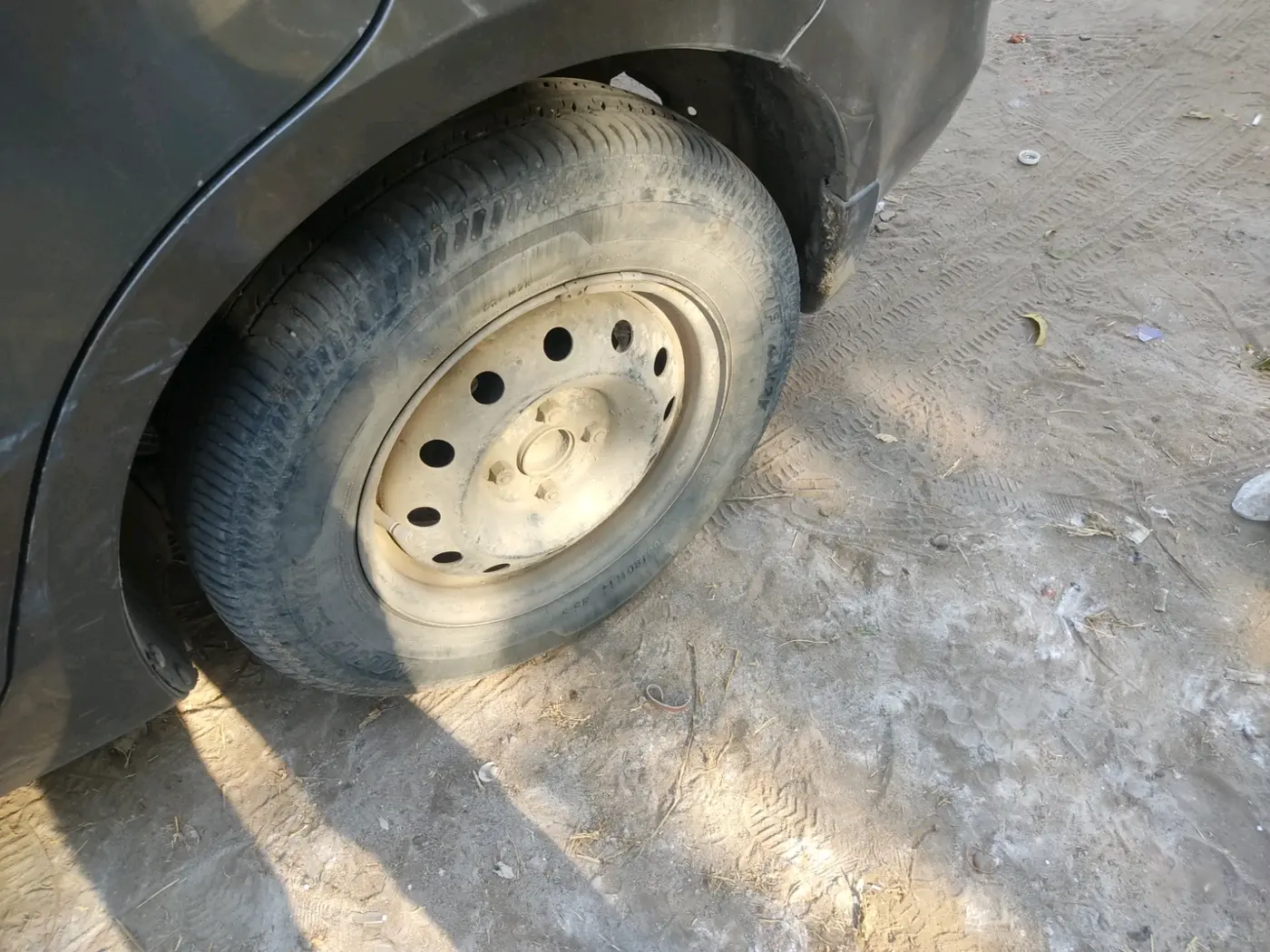 2015 Maruti Swift Dzire VDI, Diesel, Manual, 1,27,554 km, tyre
