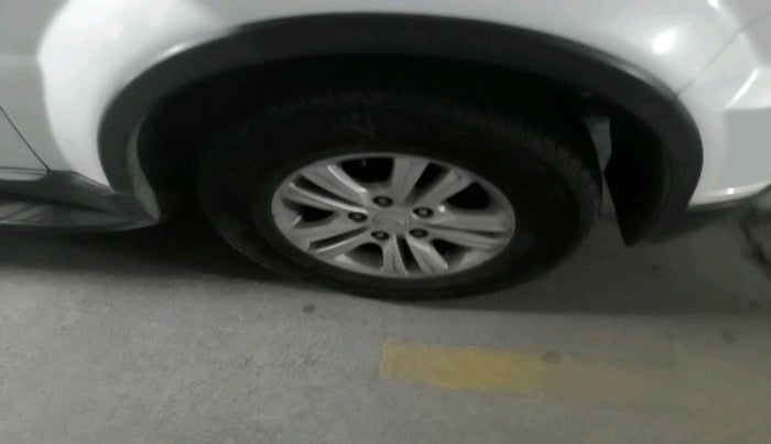 2017 Ssangyong Rexton RX7, Diesel, Automatic, 1,12,932 km, tyre