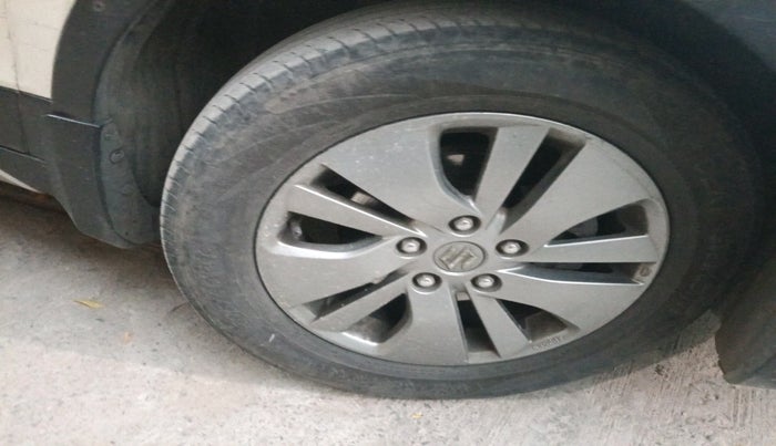 2016 Maruti S Cross ZETA 1.3, Diesel, Manual, 2,54,690 km, tyre