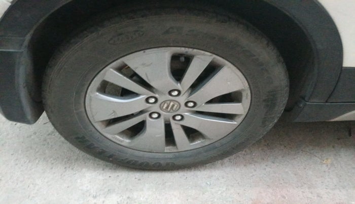 2016 Maruti S Cross ZETA 1.3, Diesel, Manual, 2,54,690 km, tyre