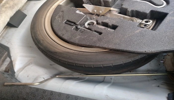 2019 Honda Civic 1.8L I-VTEC ZX CVT, Petrol, Automatic, 87,690 km, tyre