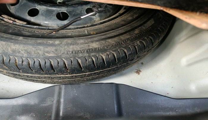 2023 Maruti Dzire VXI CNG, CNG, Manual, 82,324 km, tyre