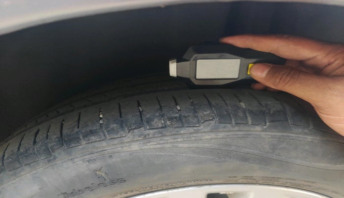 2016 Maruti Ciaz ZDI SHVS, Diesel, Manual, 1,07,704 km, tyre