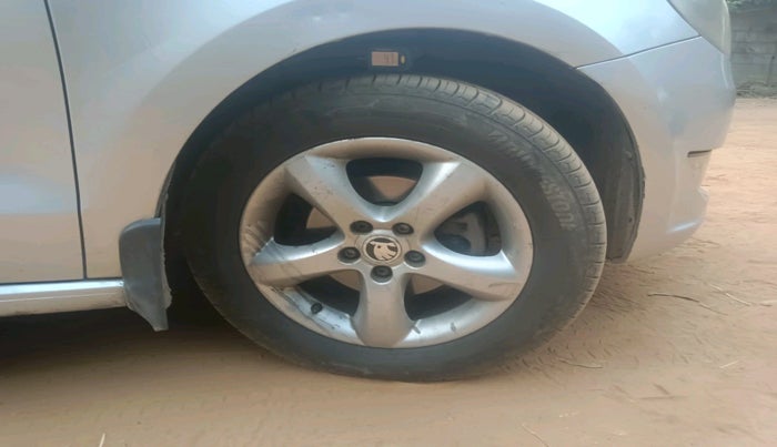 2013 Skoda Rapid ELEGANCE 1.6 TDI CR MT, Diesel, Manual, 1,69,834 km, tyre