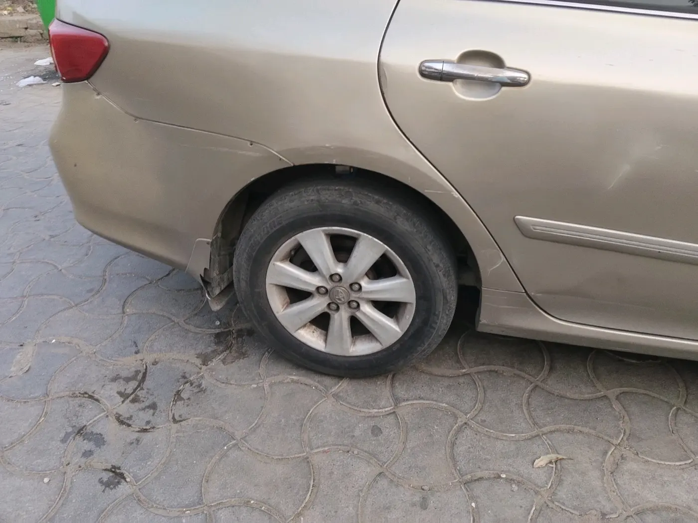 2009 Toyota Corolla Altis G PETROL, Petrol, Manual, 1,17,028 km, tyre
