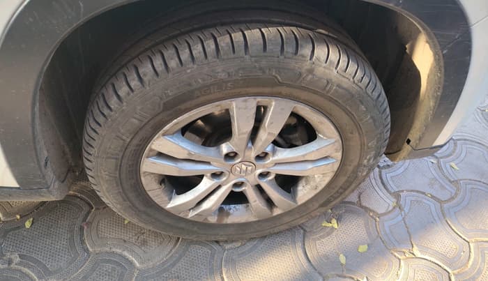 2017 Maruti Vitara Brezza ZDI, Diesel, Manual, 1,42,197 km, tyre