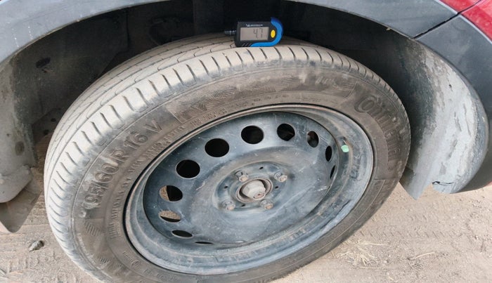 2018 Tata NEXON XM DIESEL, Diesel, Manual, 1,67,483 km, tyre