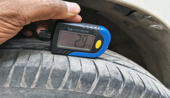 2017 Maruti Celerio VXI (O) CNG, CNG, Manual, 81,153 km, tyre