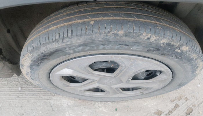 2022 Maruti BREZZA VXI SMART HYBRID, Petrol, Manual, 29,809 km, tyre