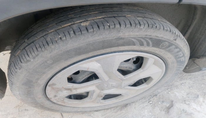 2022 Maruti BREZZA VXI SMART HYBRID, Petrol, Manual, 29,809 km, tyre