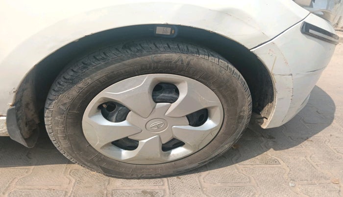 2017 Tata Tiago XT PETROL, Petrol, Manual, 39,132 km, tyre