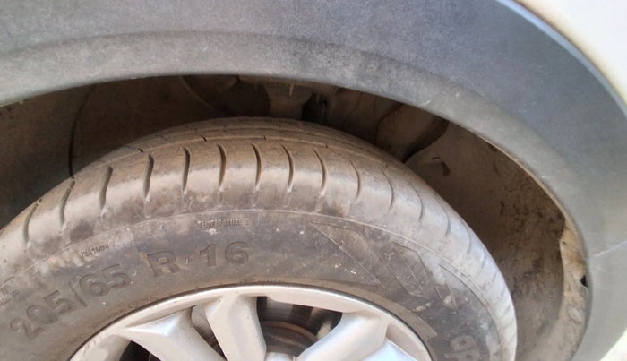 2017 Hyundai Creta SX PLUS 1.6 DIESEL, Diesel, Manual, 1,67,855 km, tyre