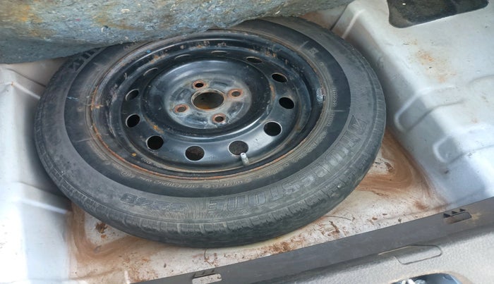 2009 Maruti Swift Dzire VDI, Diesel, Manual, 73,965 km, tyre