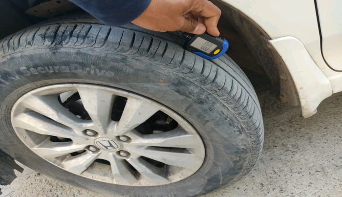 2012 Honda City 1.5L I-VTEC V MT, CNG, Manual, 1,31,424 km, tyre