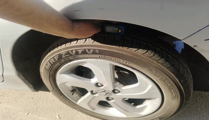 2015 Honda City 1.5L I-VTEC V MT, Petrol, Manual, 1,40,265 km, tyre