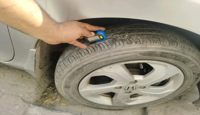 2015 Honda City 1.5L I-VTEC V MT, Petrol, Manual, 1,40,265 km, tyre