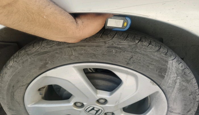 2015 Honda City 1.5L I-VTEC V MT, Petrol, Manual, 1,40,265 km, tyre