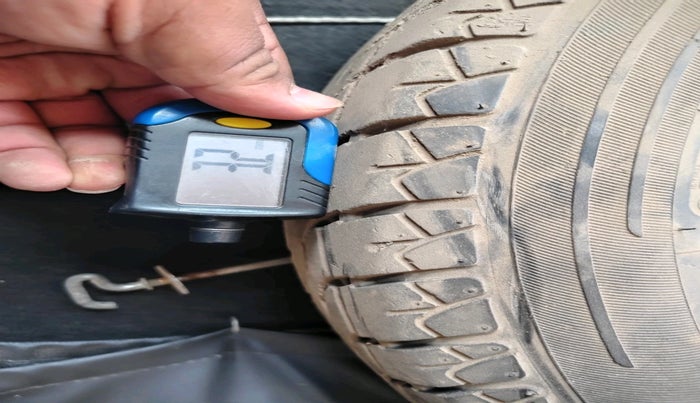 2013 Maruti Wagon R 1.0 LXI CNG, CNG, Manual, 88,235 km, tyre