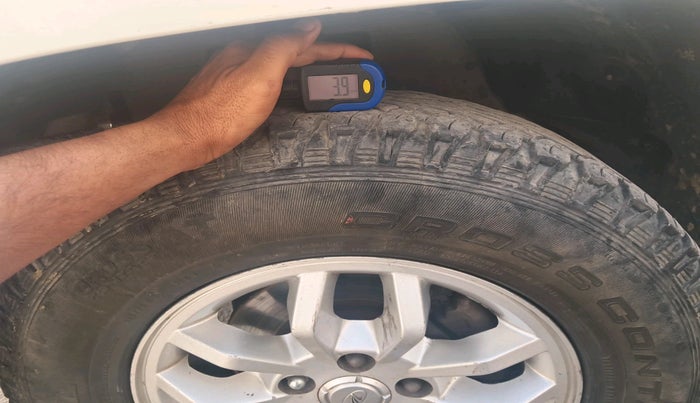 2017 Mahindra TUV300 T8, Diesel, Manual, 1,43,296 km, tyre