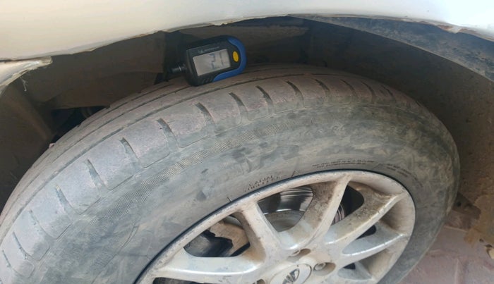 2014 Mahindra Verito 1.5 D6, Diesel, Manual, 1,25,537 km, tyre