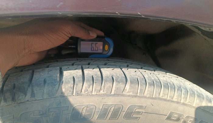 2017 Toyota Innova Crysta 2.4 GX 7 STR, Diesel, Manual, 1,46,603 km, tyre