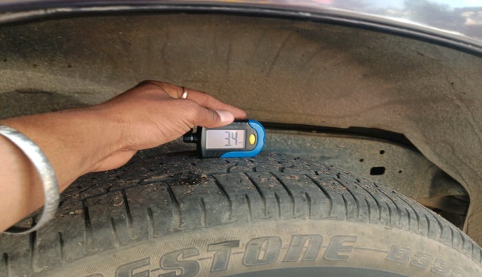 2017 Toyota Innova Crysta 2.4 GX 7 STR, Diesel, Manual, 1,46,603 km, tyre