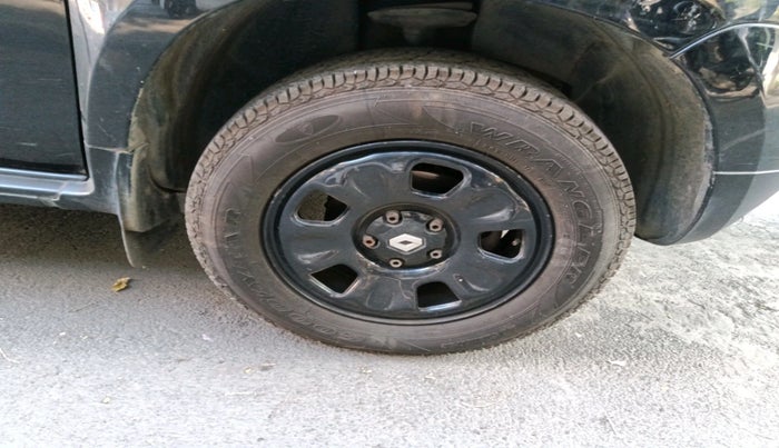 2013 Renault Duster 85 PS RXL DIESEL, Diesel, Manual, 1,04,050 km, tyre