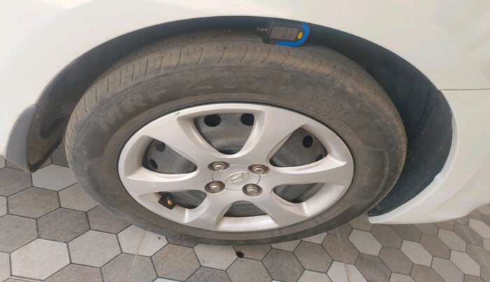 2013 Hyundai Verna FLUIDIC 1.6 CRDI EX, Diesel, Manual, 99,252 km, tyre