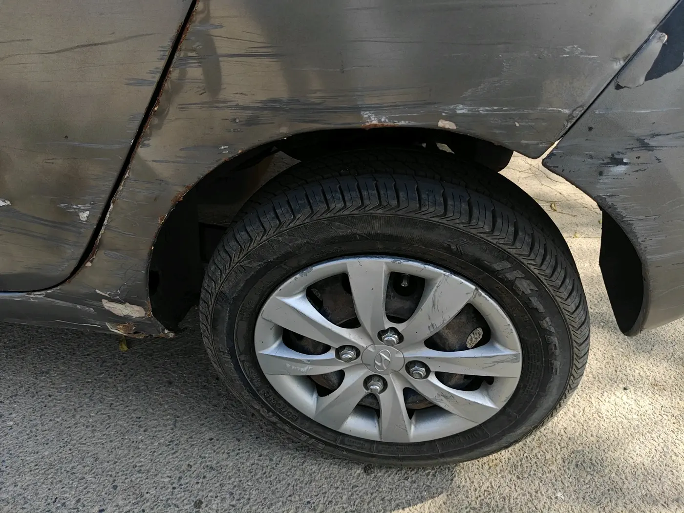 2013 Hyundai Eon MAGNA +, Petrol, Manual, 83,204 km, tyre