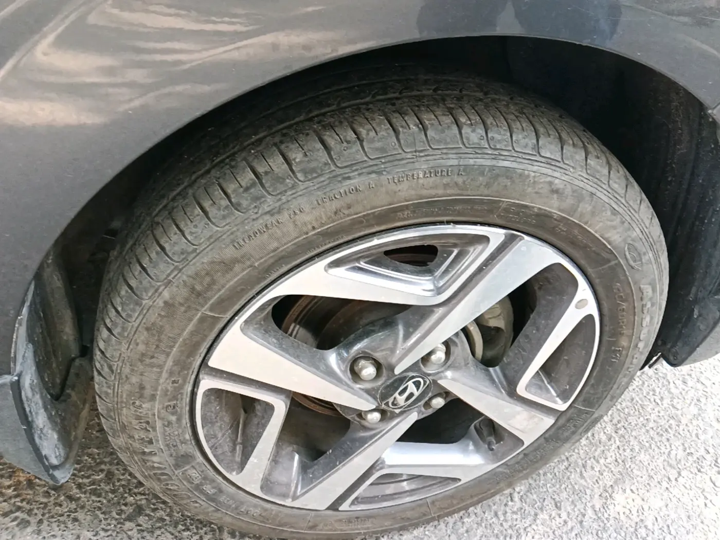 2021 Hyundai AURA SX 1.2, Petrol, Manual, 30,841 km, tyre