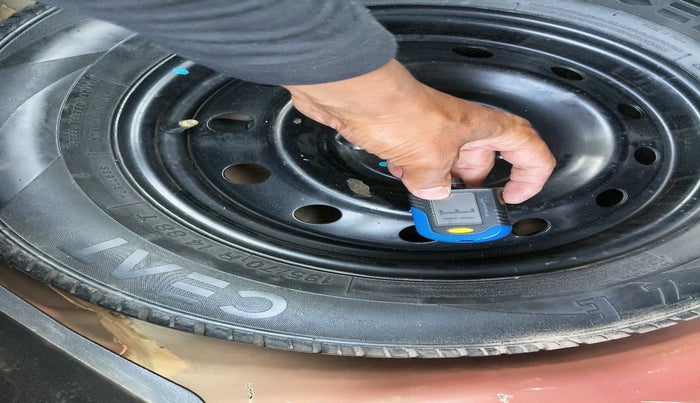 2011 Maruti Swift VXI, Petrol, Manual, 69,981 km, tyre