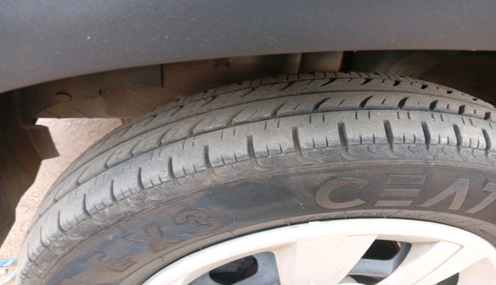 2018 Renault Kwid RXT 1.0 (O), Petrol, Manual, 79,202 km, tyre