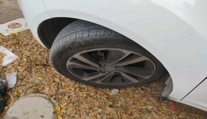 2020 Tata ALTROZ XZ PETROL, Petrol, Manual, 86,050 km, tyre