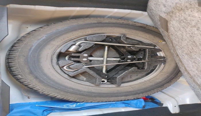 2020 Tata ALTROZ XZ PETROL, Petrol, Manual, 86,050 km, tyre