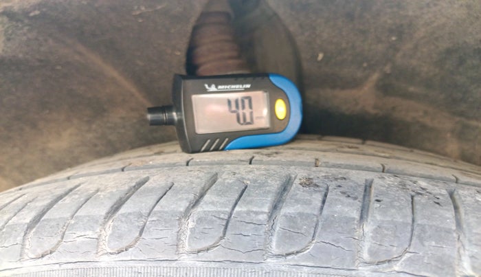 2011 Volkswagen Passat 2.0 PD DSG, Diesel, Automatic, 34,638 km, tyre