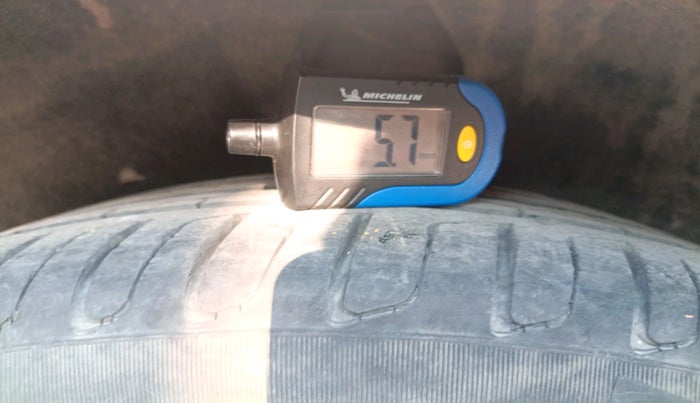 2011 Volkswagen Passat 2.0 PD DSG, Diesel, Automatic, 34,638 km, tyre