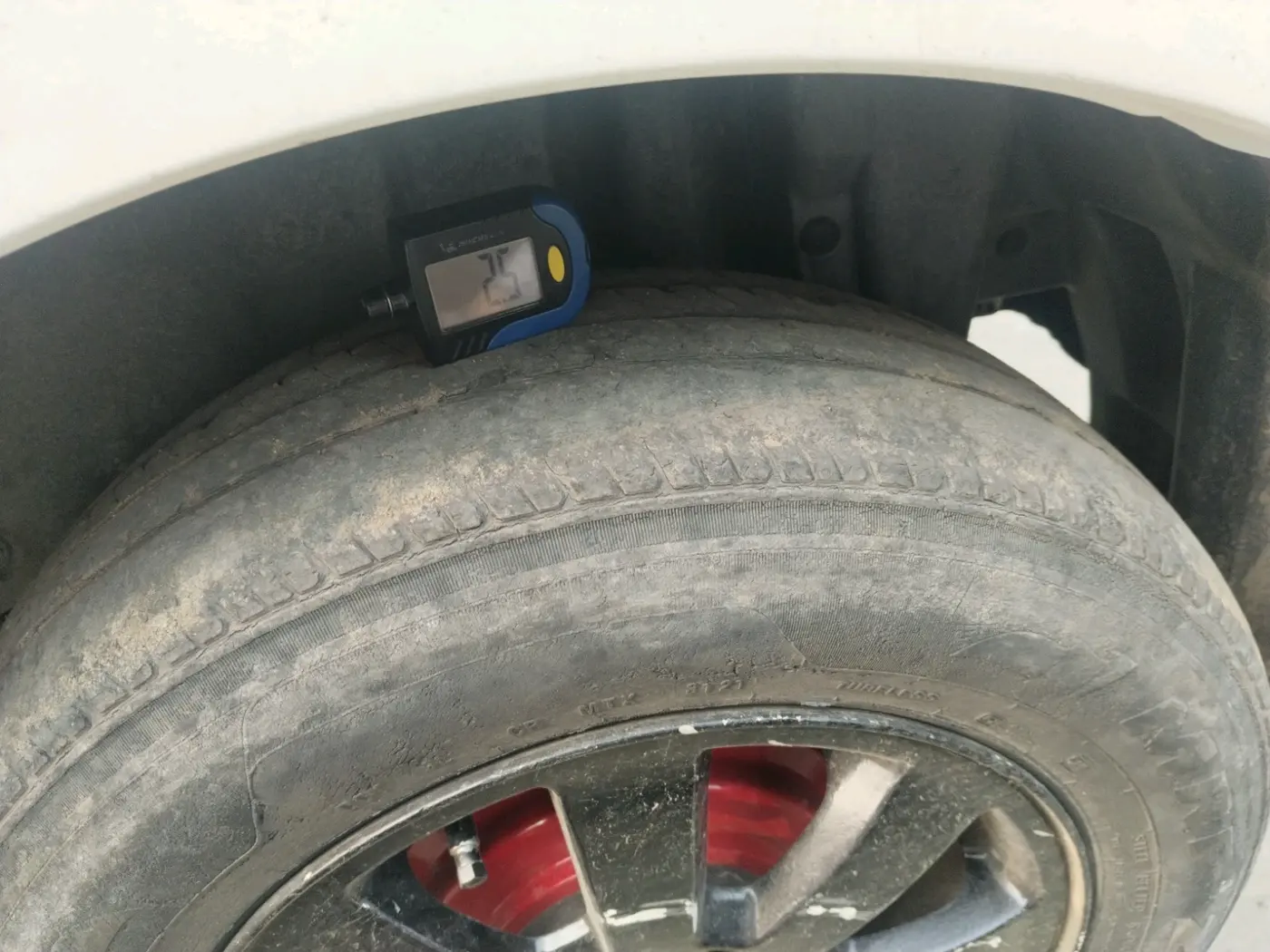 2013 Maruti Swift VDI, Diesel, Manual, 1,01,733 km, tyre