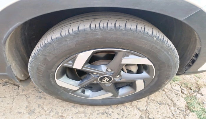 2020 Hyundai VENUE SX 1.5 CRDI, Diesel, Manual, 92,696 km, tyre