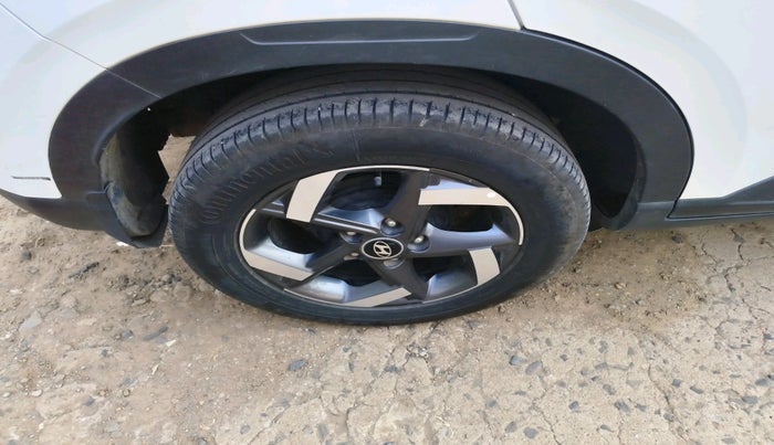 2020 Hyundai VENUE SX 1.5 CRDI, Diesel, Manual, 92,696 km, tyre