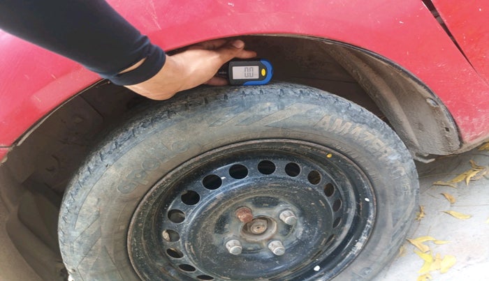 2012 Honda Brio S MT, Petrol, Manual, 1,22,285 km, tyre