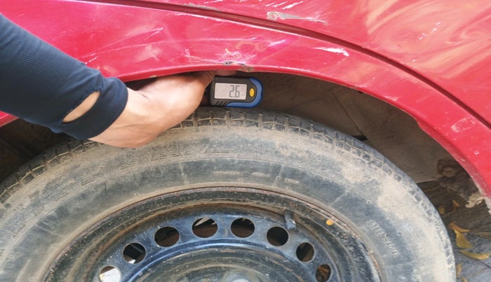 2012 Honda Brio S MT, Petrol, Manual, 1,22,285 km, tyre