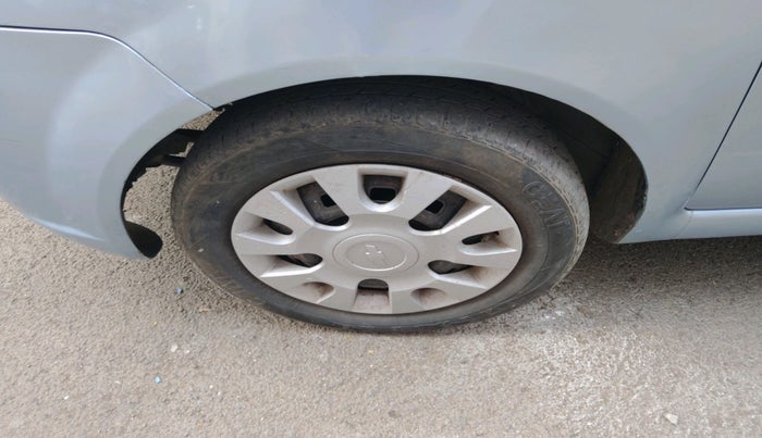 2011 Chevrolet Spark LT 1.0, Petrol, Manual, 1,11,961 km, tyre