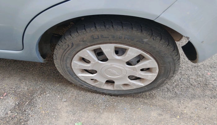 2011 Chevrolet Spark LT 1.0, Petrol, Manual, 1,11,961 km, tyre