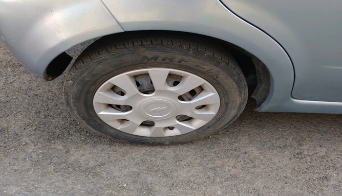 2011 Chevrolet Spark LT 1.0, Petrol, Manual, 1,11,961 km, tyre